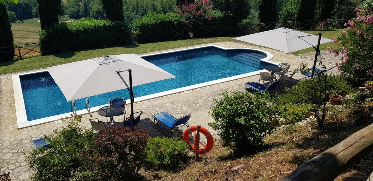 Case In Campagna Con Piscina A Todi Luaran gambar