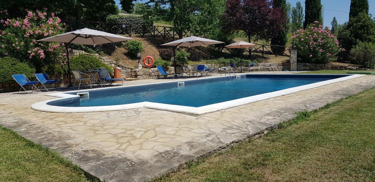 Case In Campagna Con Piscina A Todi Luaran gambar