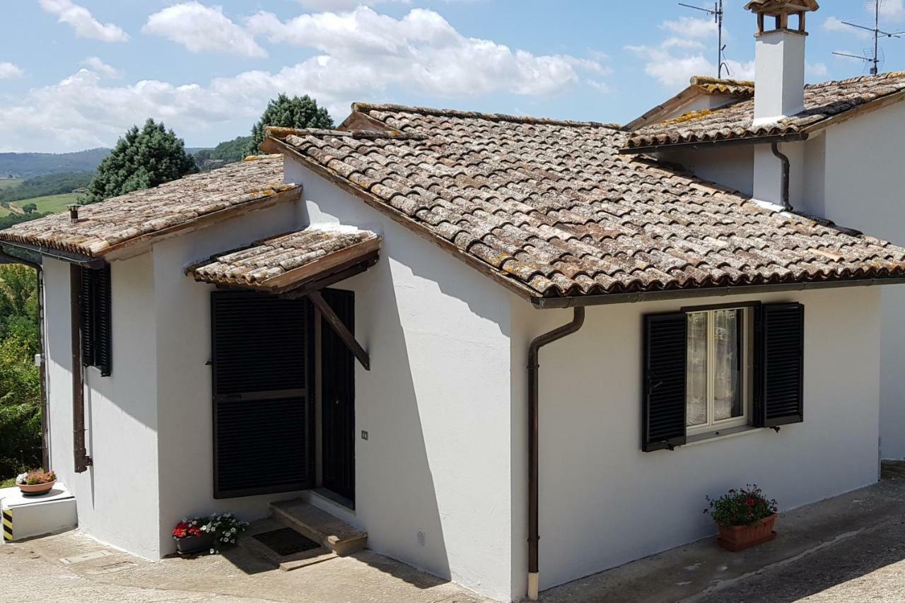 Case In Campagna Con Piscina A Todi Luaran gambar