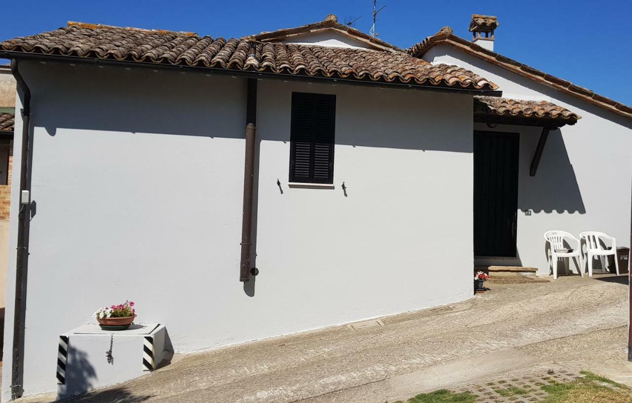 Case In Campagna Con Piscina A Todi Luaran gambar