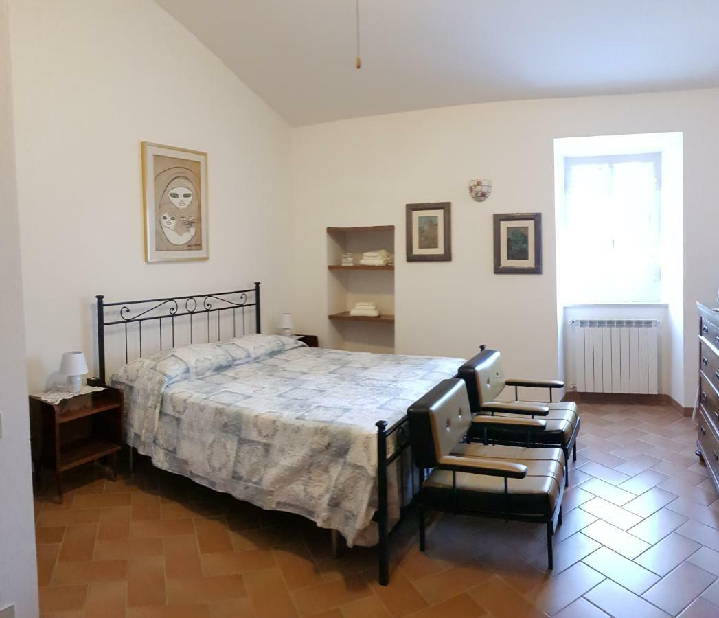 Case In Campagna Con Piscina A Todi Luaran gambar