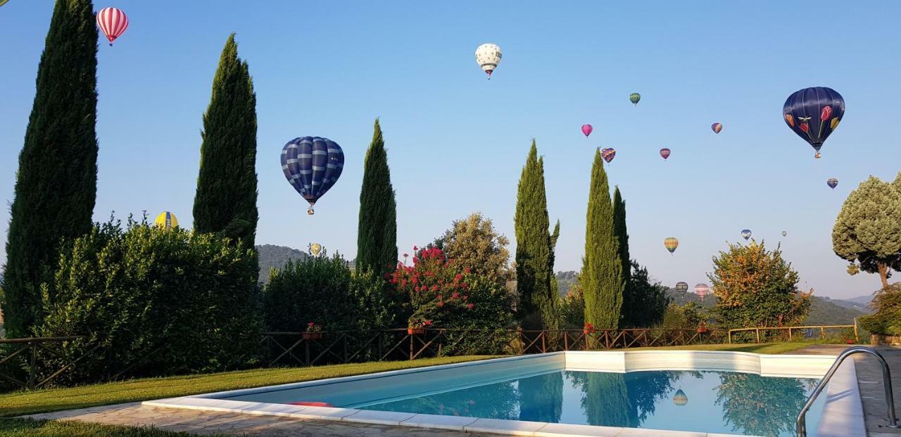 Case In Campagna Con Piscina A Todi Luaran gambar